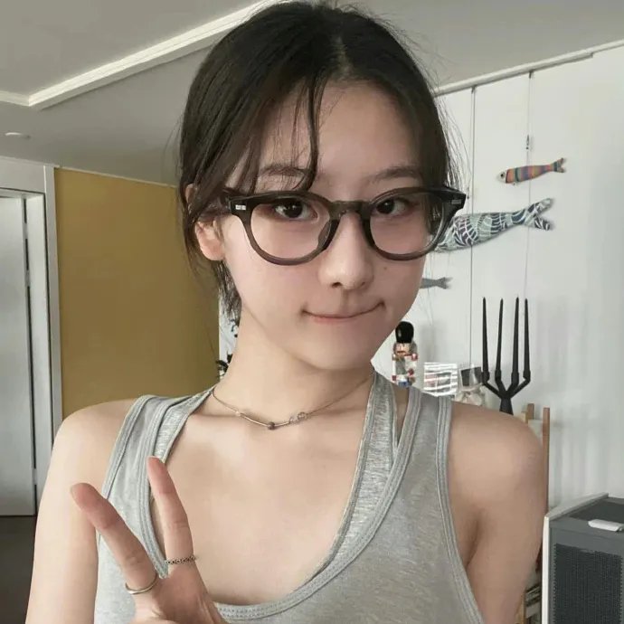 两对鸳鸯一张床